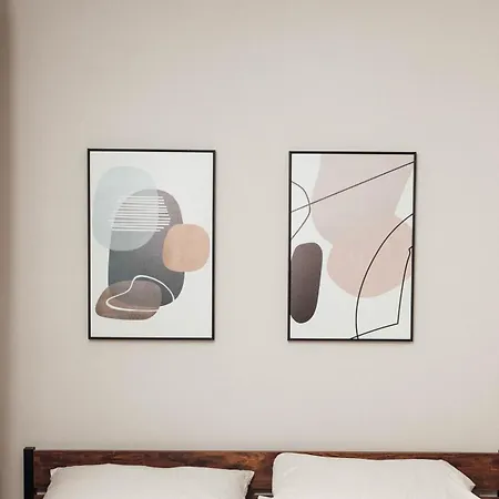 Modern Luxury 3 Bedroom In Lovely Apartment *