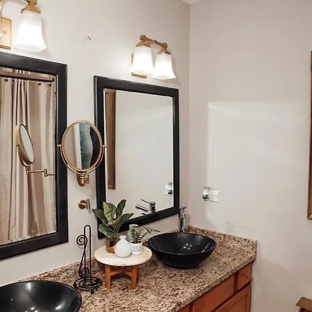 Modern Luxury 3 Bedroom In Lovely Apartment *