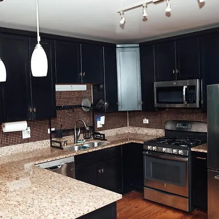 Modern Luxury 3 Bedroom In Lovely Apartment *