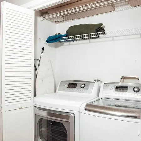 Modern Luxury 3 Bedroom In Lovely Apartment