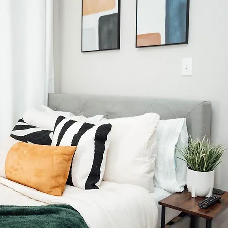 Modern Luxury 3 Bedroom In Lovely Apartment *