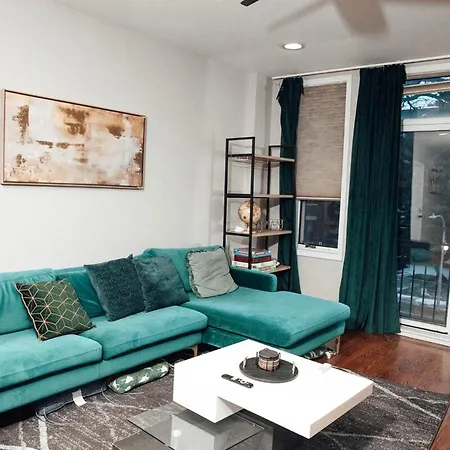 Modern Luxury 3 Bedroom In Lovely Apartment *
