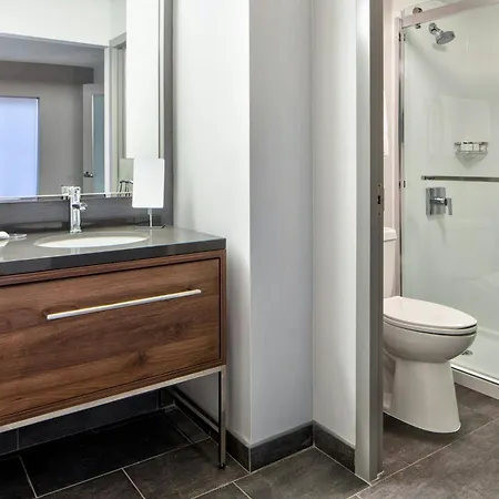 Courtyard By Marriott Downtown/river North Hotel 3*