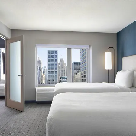 Courtyard By Marriott Downtown/river North 3*