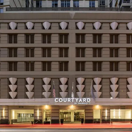 Courtyard By Marriott Downtown/river North Hotel
