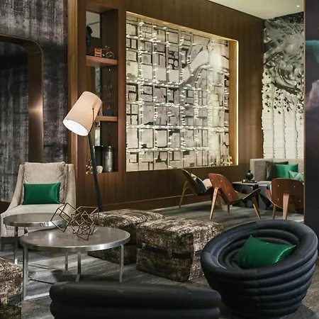 Hotel Renaissance Downtown Chicago