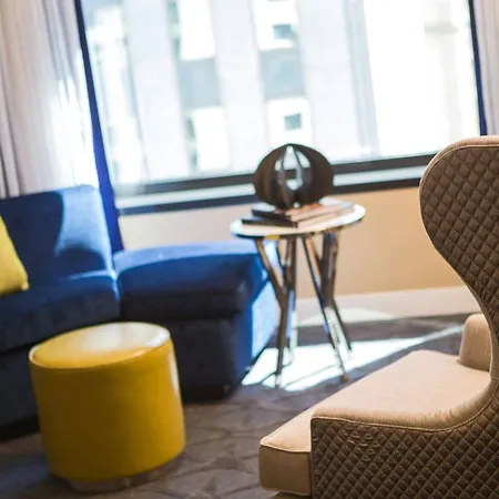 Renaissance Downtown 4*