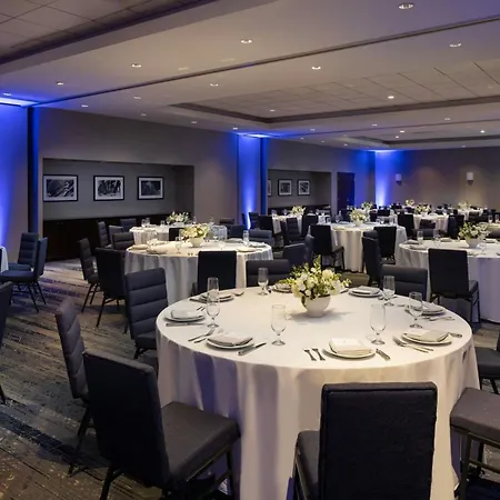 Hotel Courtyard Downtown/magnificent Mile 4*