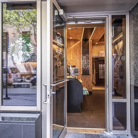 Courtyard Downtown/magnificent Mile Hotel