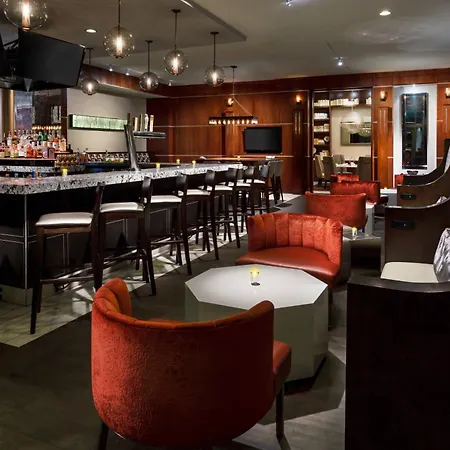 Courtyard Downtown/magnificent Mile Hotel 4*