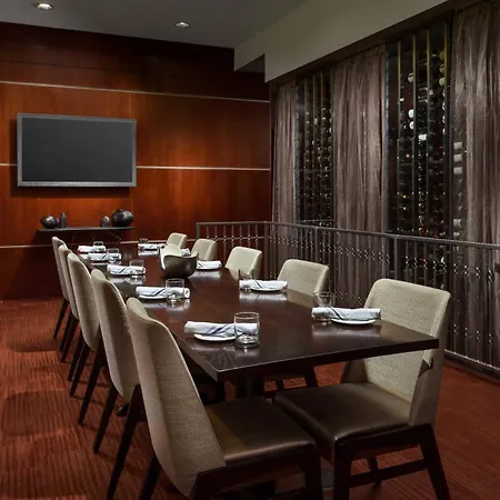 Courtyard Downtown/magnificent Mile Hotel 4*