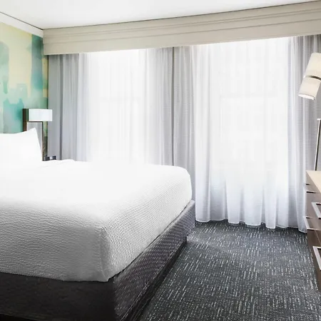 Courtyard Downtown/magnificent Mile