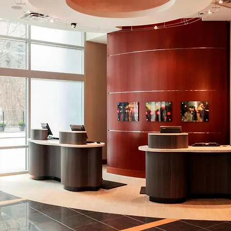 Hotel Courtyard Downtown/magnificent Mile 4*