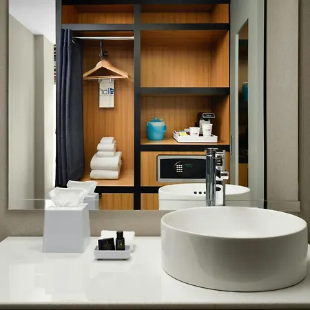 Hotel Aloft By Marriott Downtown River North 3*