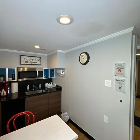 Modern In Lincoln Park *