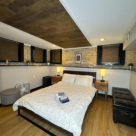Apartment Modern In Lincoln Park
