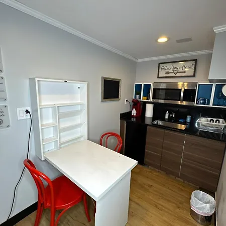 Modern In Lincoln Park Apartment Chicago