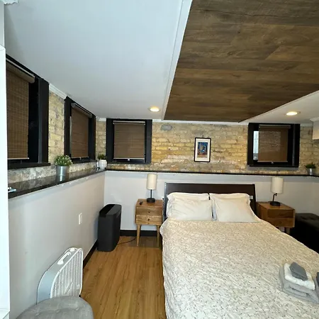 Modern In Lincoln Park