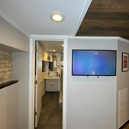 Apartment Modern In Lincoln Park