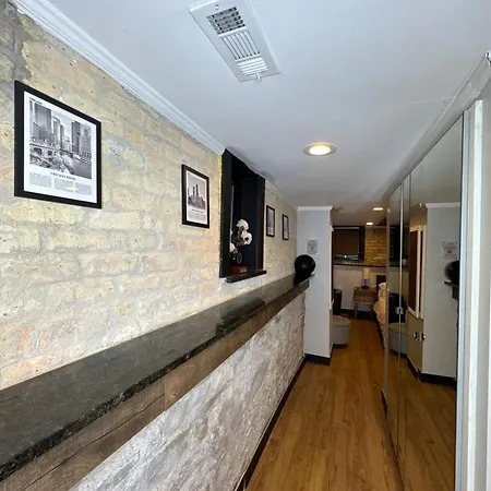 Modern In Lincoln Park *