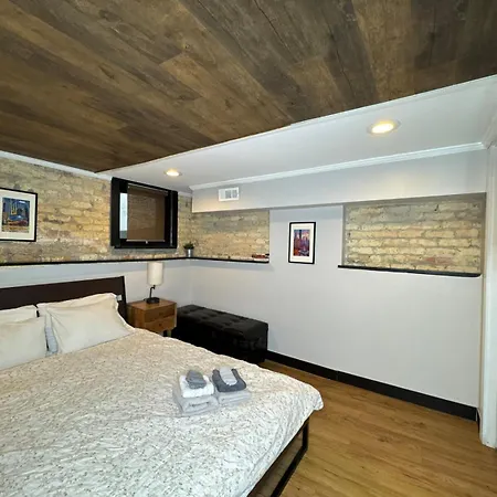 Apartment Modern In Lincoln Park