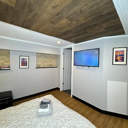 Modern In Lincoln Park *