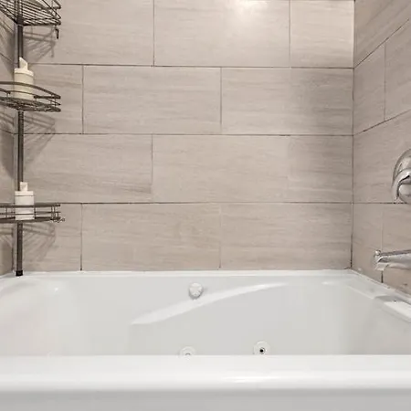 Apartment New Luxurious 5bd-2ba Duplex-free Wine-2car Parking
