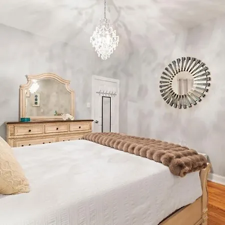 Apartment New Luxurious 5bd-2ba Duplex-free Wine-2car Parking Chicago