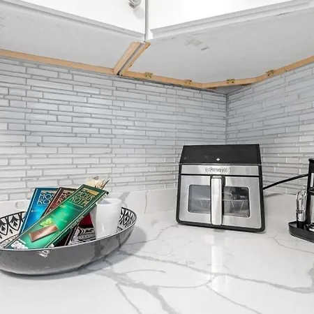 New Luxurious 5bd-2ba Duplex-free Wine-2car Parking Apartment