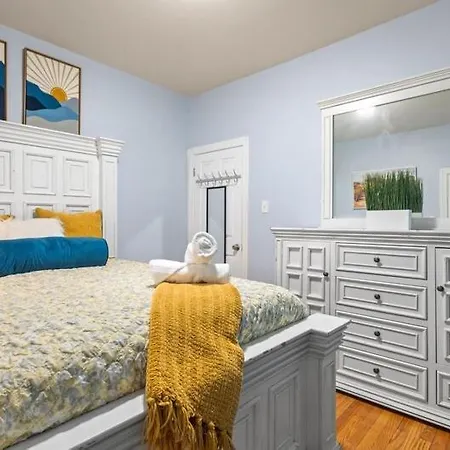 New Luxurious 5bd-2ba Duplex-free Wine-2car Parking Chicago