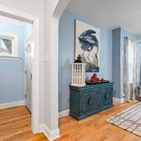 New Luxurious 5bd-2ba Duplex-free Wine-2car Parking Apartment