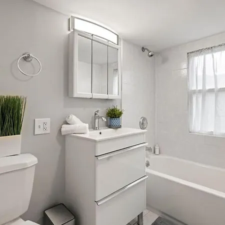 Apartment New Luxurious 5bd-2ba Duplex-free Wine-2car Parking