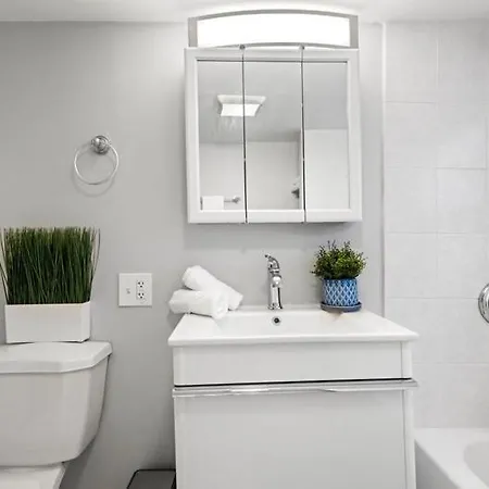 Apartment New Luxurious 5bd-2ba Duplex-free Wine-2car Parking *