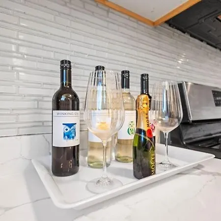 New Luxurious 5bd-2ba Duplex-free Wine-2car Parking *