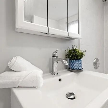 Apartment New Luxurious 5bd-2ba Duplex-free Wine-2car Parking