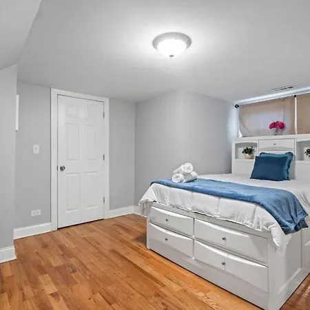 Apartment New Luxurious 5bd-2ba Duplex-free Wine-2car Parking *