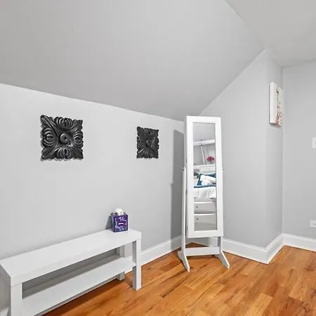 New Luxurious 5bd-2ba Duplex-free Wine-2car Parking *