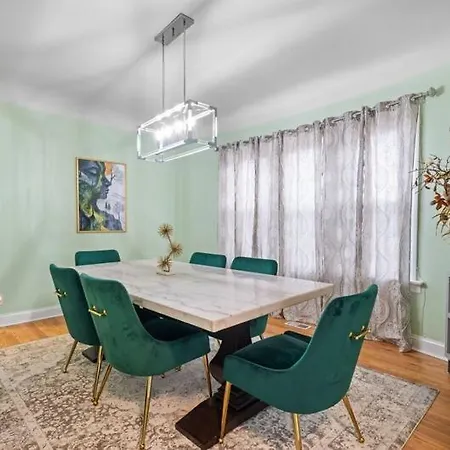 New Luxurious 5bd-2ba Duplex-free Wine-2car Parking Apartment Chicago