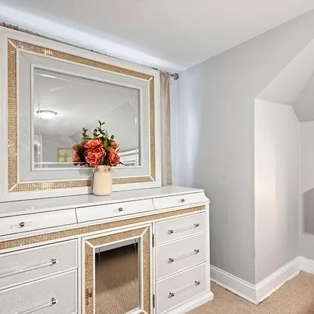 New Luxurious 5bd-2ba Duplex-free Wine-2car Parking Chicago