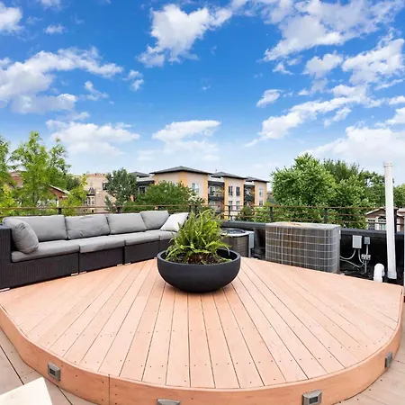 Holiday home 5br 5ba Architectural Estate-theatre Gym Rooftop Chicago