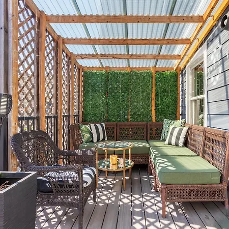 Duplex 3 Bed 2 Bat Steps From Lincoln Square