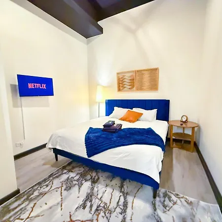 Spacious 6br Good For Groups And Sleeps 12 Near Chinatown, Mccormick & Lakefront