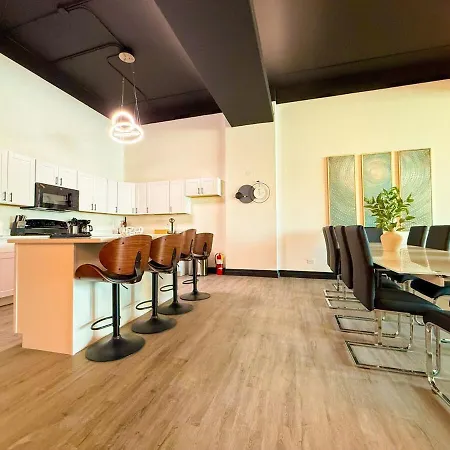 Apartment Spacious 6br Good For Groups And Sleeps 12 Near Chinatown, Mccormick & Lakefront Chicago