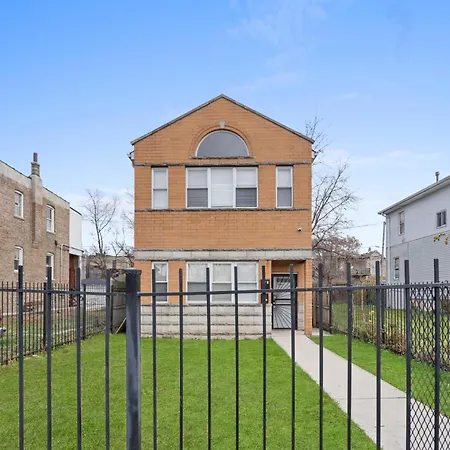 Apartment 420 Lofty Apt, Laundry, A Block Frm Cta Chicago