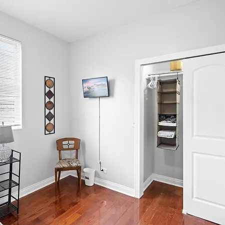 420 Lofty Apt, Laundry, A Block Frm Cta