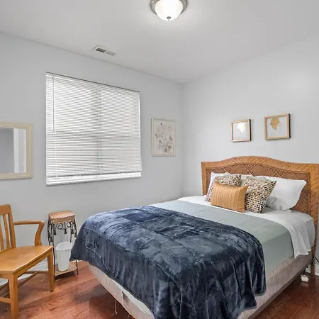 Apartment 420 Lofty Apt, Laundry, A Block Frm Cta