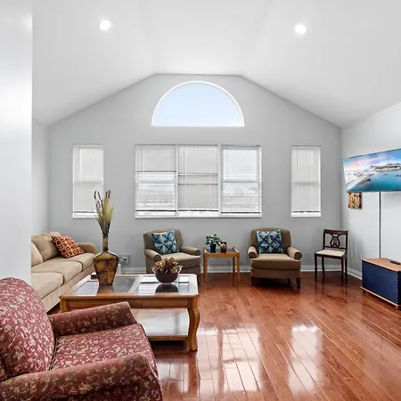 420 Lofty Apt, Laundry, A Block Frm Cta Chicago