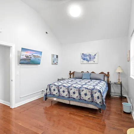 Apartment 420 Lofty Apt, Laundry, A Block Frm Cta