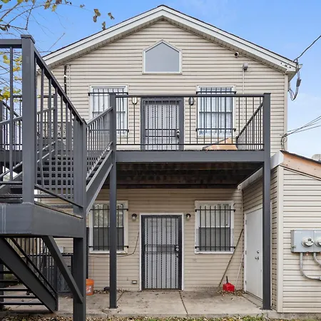 Apartment 420 Lofty Apt, Laundry, A Block Frm Cta *