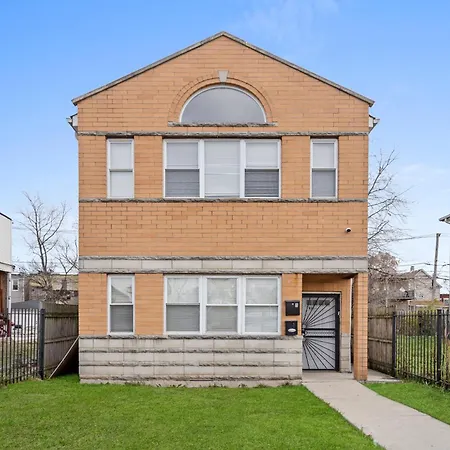 Apartment 420 Lofty Apt, Laundry, A Block Frm Cta Chicago